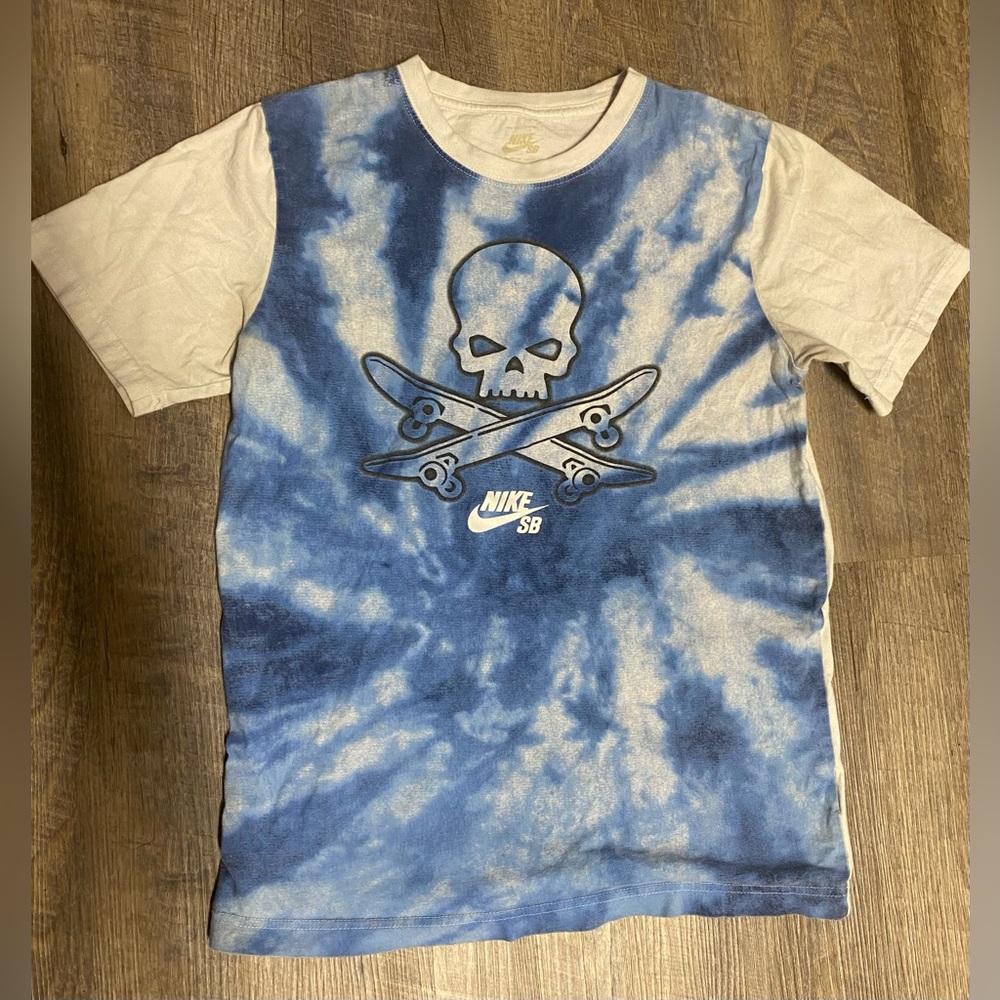 Nike Skateboarding skull t-shirt